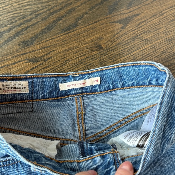 Levi’s Ribcage ankle straight size 24 EUC medium wash - Picture 10 of 13